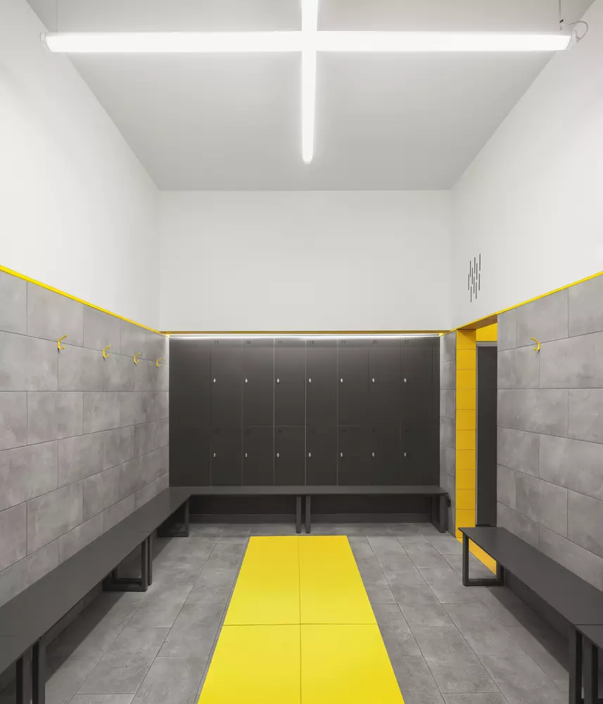 Văn phòng màu vàng của Mais Fitness phân chia các phòng chức năng khác nhau