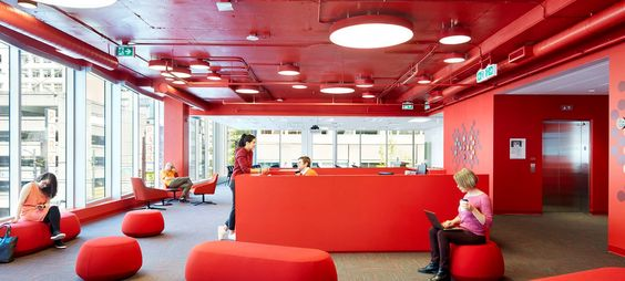 thiết kế nội thất văn phòng màu đỏ