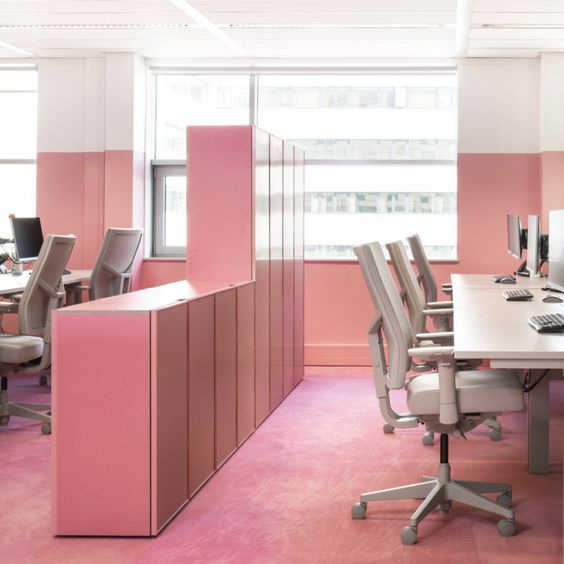 thiết kế nội thất văn phòng màu hồng