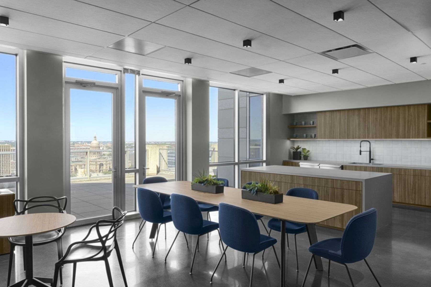 Tủ pantry đa năng bằng gỗ công nghiệp